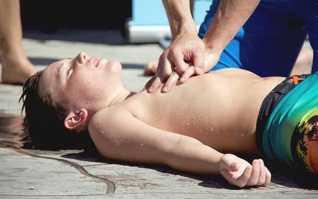 Liên tiếp xảy ra đuối nước thương tâm: Cần sơ cứu đúng cách - Ảnh 4.